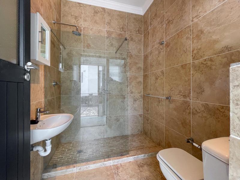 To Let 6 Bedroom Property for Rent in Constantia Western Cape
